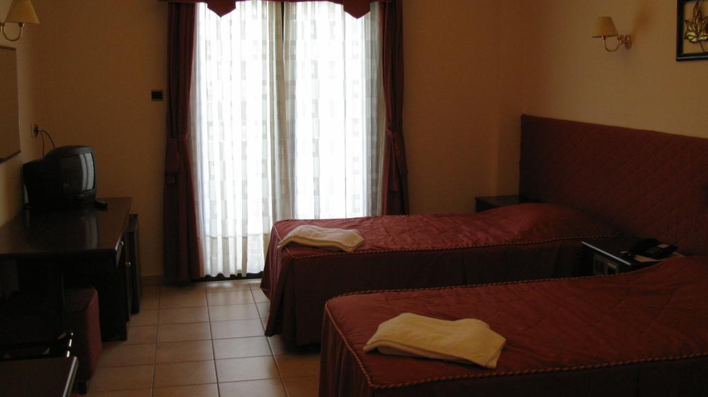 Diakonia Hotel Солун Стая снимка