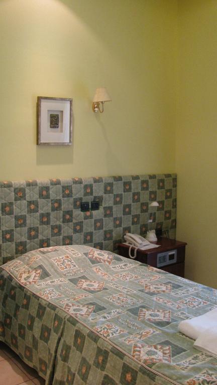 Diakonia Hotel Солун Стая снимка